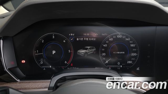Volkswagen Touareg 2023 — photo 8