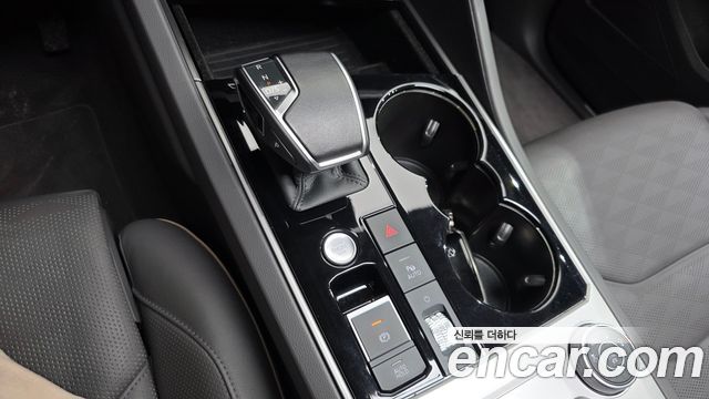 Volkswagen Touareg 2023 — photo 9