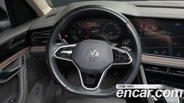 Volkswagen Touareg 2023 — photo 13