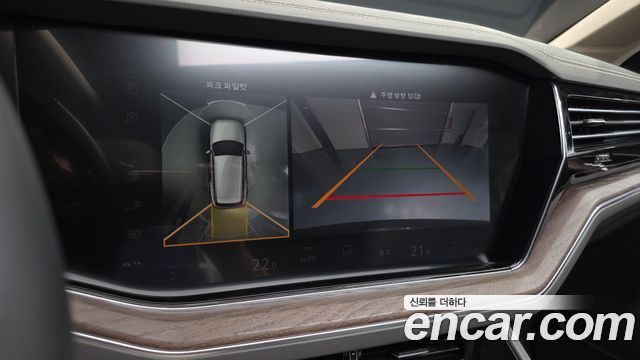 Volkswagen Touareg 2023 — photo 15