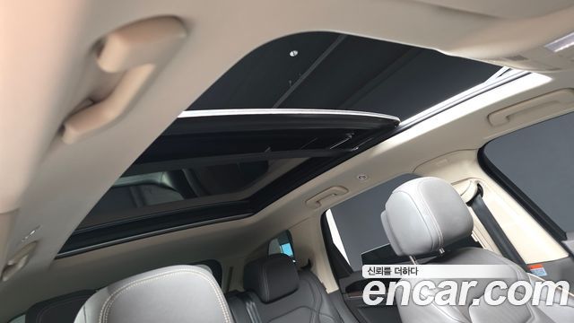 Volkswagen Touareg 2023 — photo 18