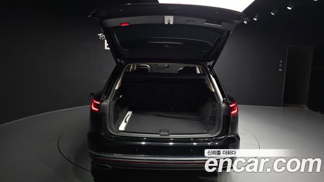 Volkswagen Touareg 2023 — photo 20