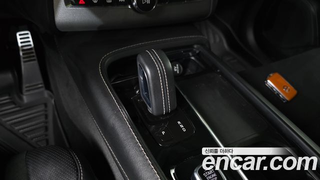 Volvo XC90 2021 — photo 12