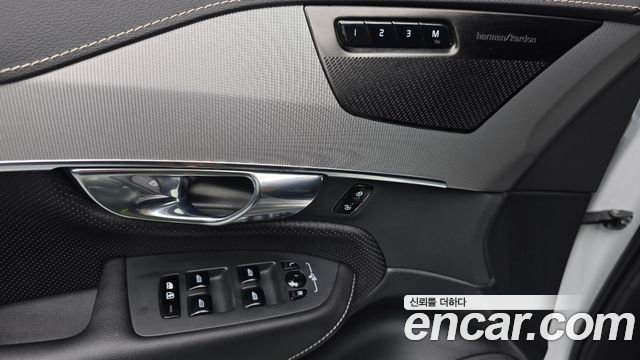 Volvo XC90 2021 — photo 17