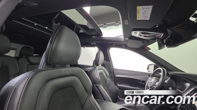 Volvo XC90 2021 — photo 26
