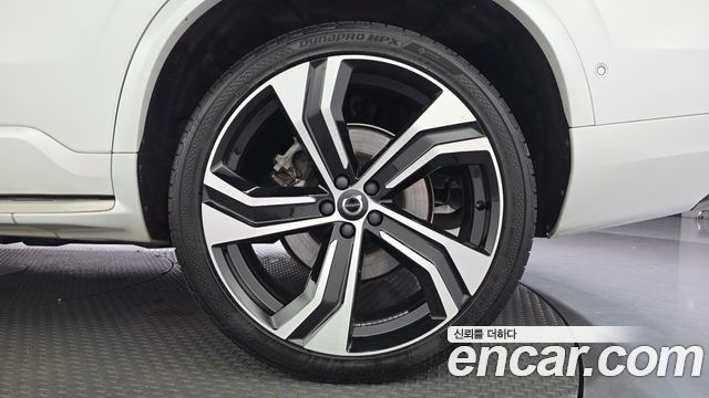Volvo XC90 2021 — photo 7