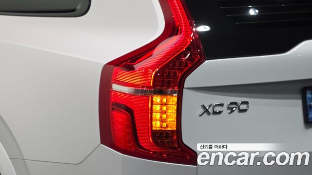 Volvo XC90 2021 — photo 9