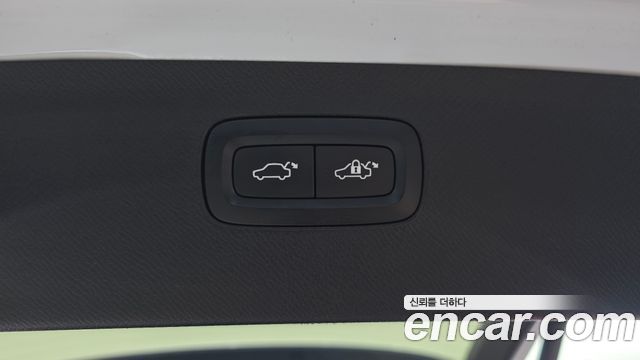 Volvo XC90 2021 — photo 27