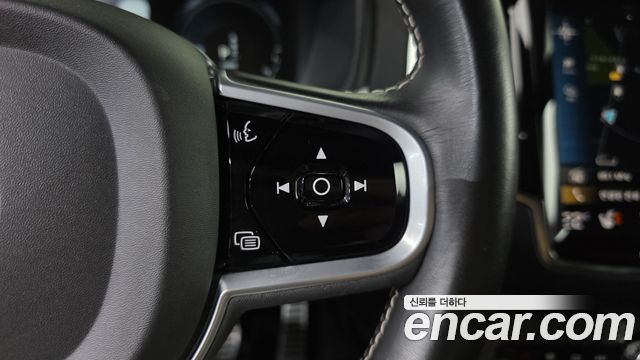 Volvo XC90 2021 — photo 37