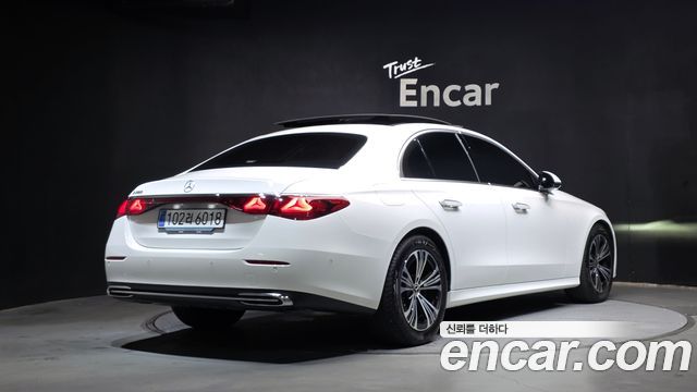 Mercedes-Benz E-Class 2025 — photo 2