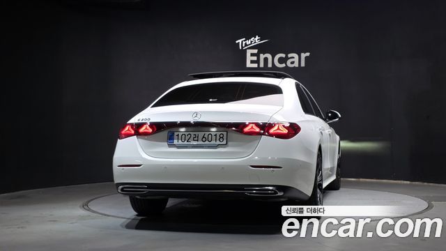 Mercedes-Benz E-Class 2025 — photo 4