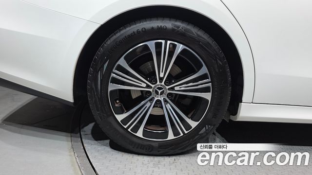 Mercedes-Benz E-Class 2025 — photo 5