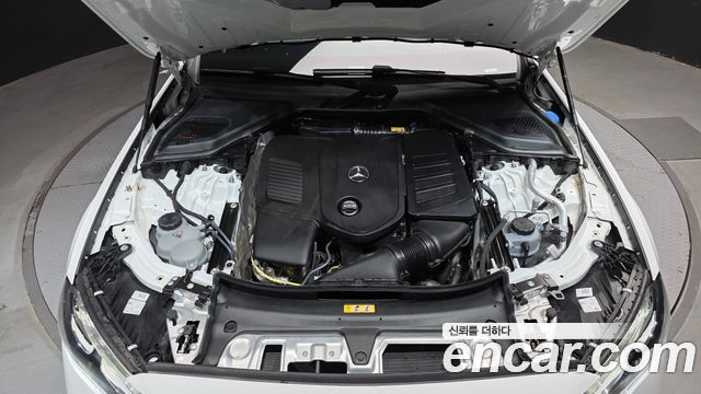 Mercedes-Benz E-Class 2025 — photo 6