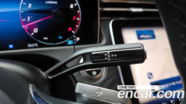 Mercedes-Benz E-Class 2025 — photo 12