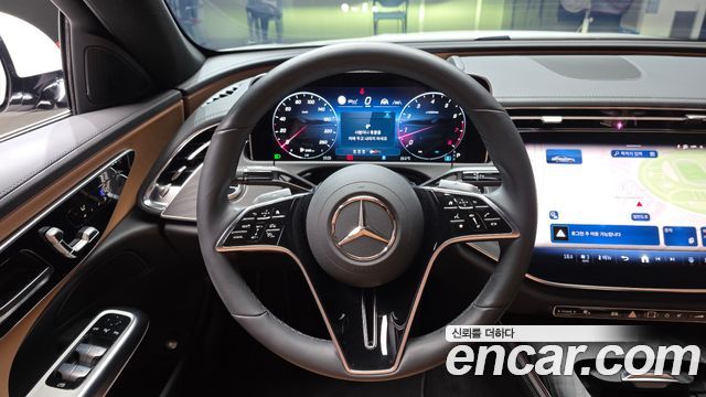 Mercedes-Benz E-Class 2025 — photo 19