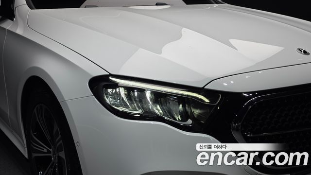 Mercedes-Benz E-Class 2025 — photo 8
