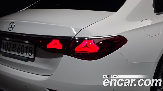 Mercedes-Benz E-Class 2025 — photo 9