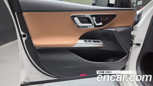Mercedes-Benz E-Class 2025 — photo 14