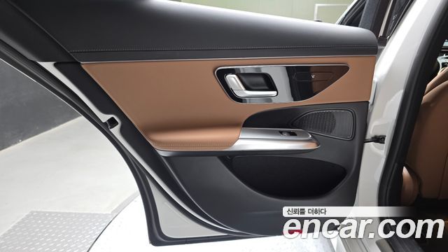 Mercedes-Benz E-Class 2025 — photo 15