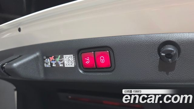 Mercedes-Benz E-Class 2025 — photo 30