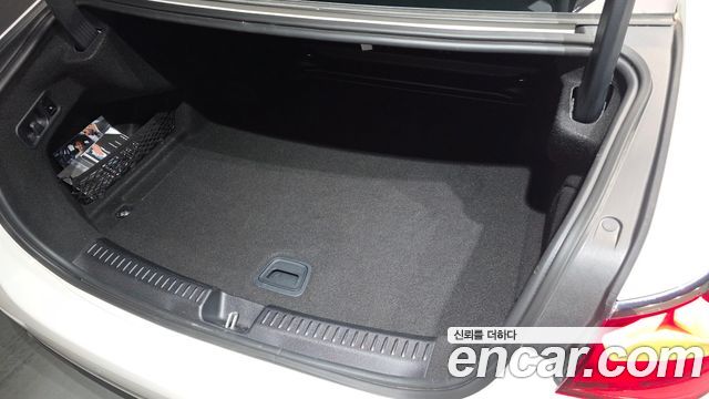 Mercedes-Benz E-Class 2025 — photo 31
