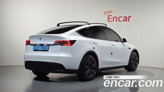 Tesla Model Y 2022 — photo 2