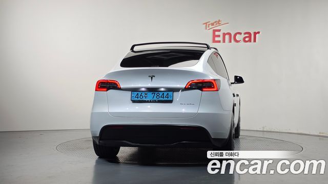 Tesla Model Y 2022 — photo 4