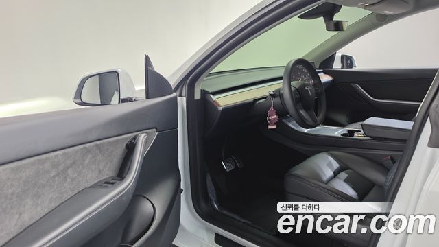 Tesla Model Y 2022 — photo 10
