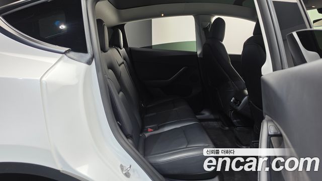 Tesla Model Y 2022 — photo 12