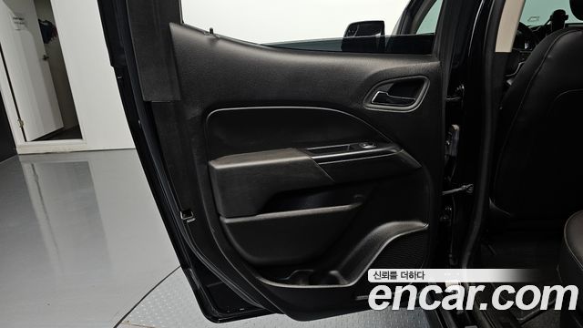 Chevrolet Korea Colorado 2021 — photo 15