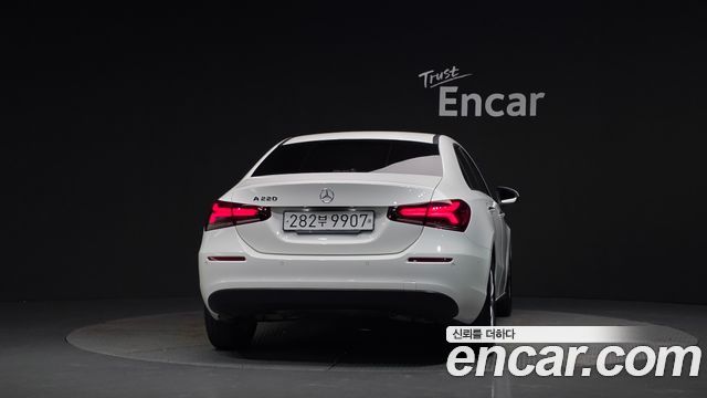 Mercedes-Benz A-Class 2020 — photo 4