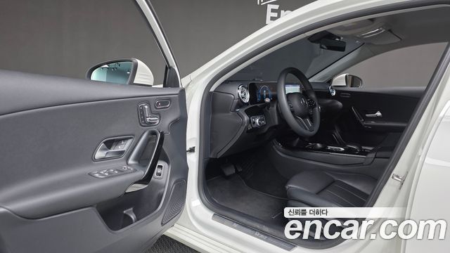 Mercedes-Benz A-Class 2020 — photo 10