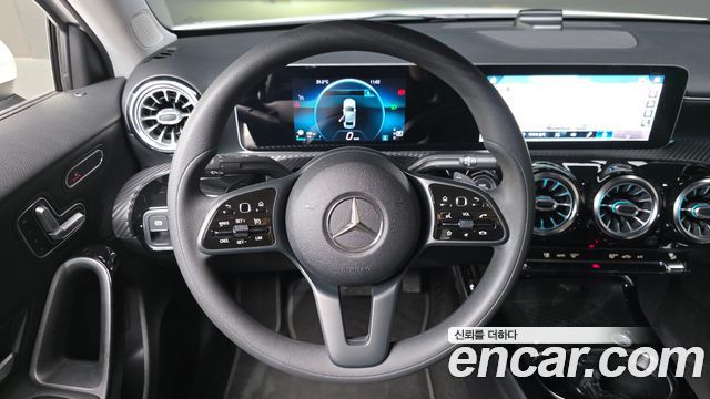 Mercedes-Benz A-Class 2020 — photo 13