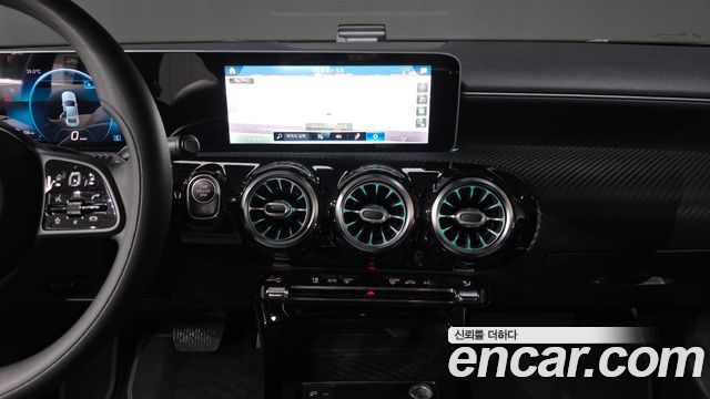 Mercedes-Benz A-Class 2020 — photo 14