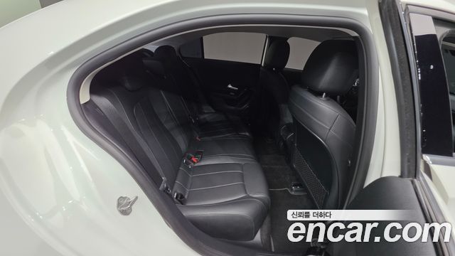 Mercedes-Benz A-Class 2020 — photo 18