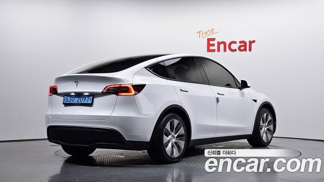 Tesla Model Y 2024 — photo 2