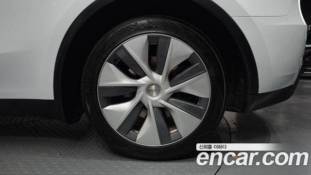 Tesla Model Y 2024 — photo 5