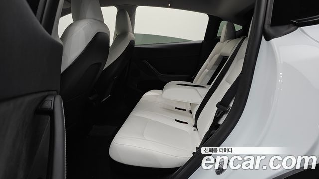 Tesla Model Y 2024 — photo 11