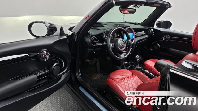 Mini Cooper Convertible 2024 — photo 13