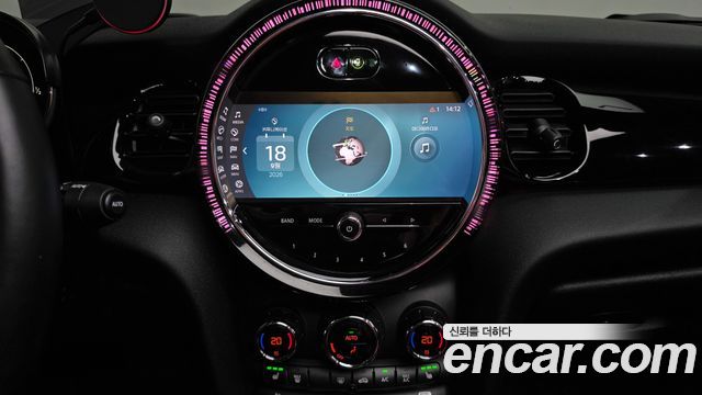 Mini Cooper Convertible 2024 — photo 18
