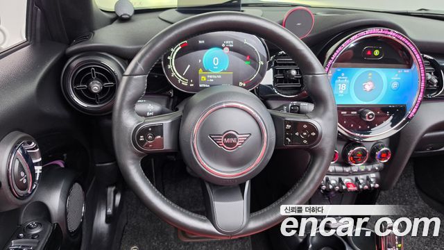 Mini Cooper Convertible 2024 — photo 19