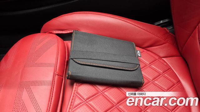 Mini Cooper Convertible 2024 — photo 21