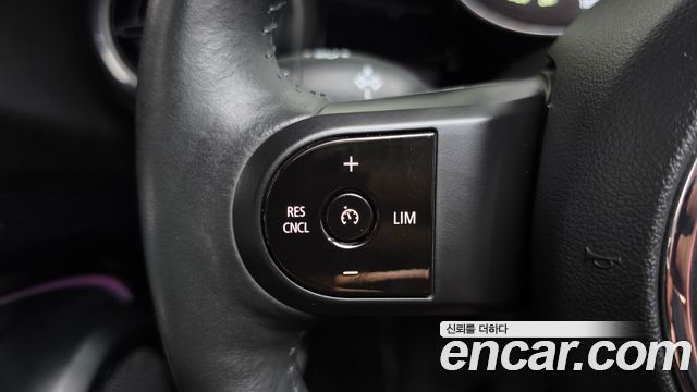 Mini Cooper Convertible 2024 — photo 22