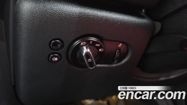 Mini Cooper Convertible 2024 — photo 25