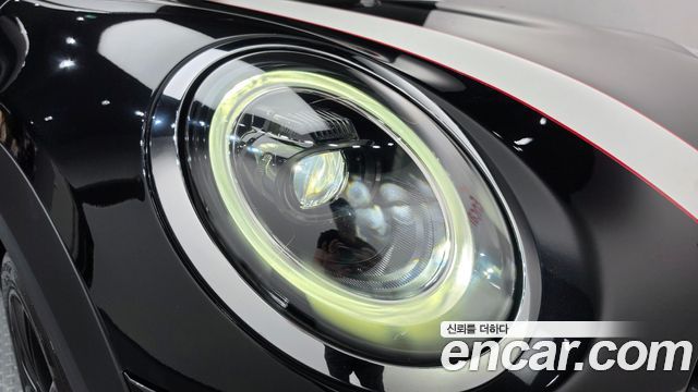 Mini Cooper Convertible 2024 — photo 8
