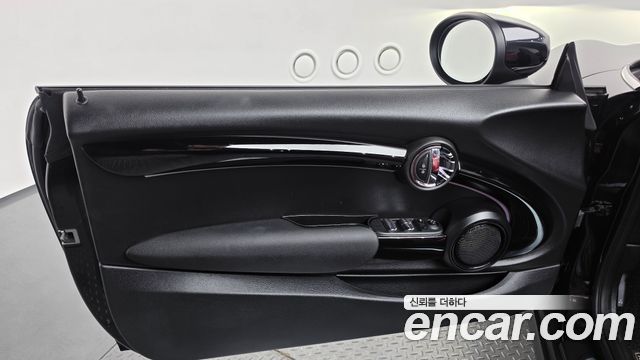 Mini Cooper Convertible 2024 — photo 14
