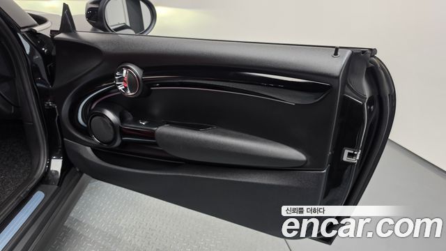 Mini Cooper Convertible 2024 — photo 15