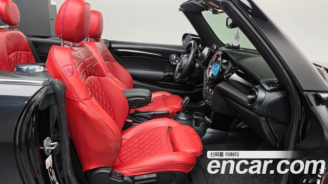 Mini Cooper Convertible 2024 — photo 16
