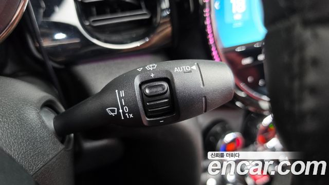 Mini Cooper Convertible 2024 — photo 26