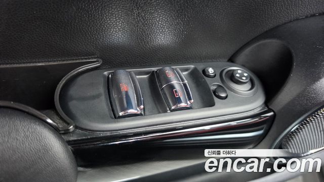 Mini Cooper Convertible 2024 — photo 27